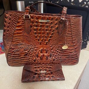Melbourne Collection Leather Crocodile-Embossed purse and wallet.